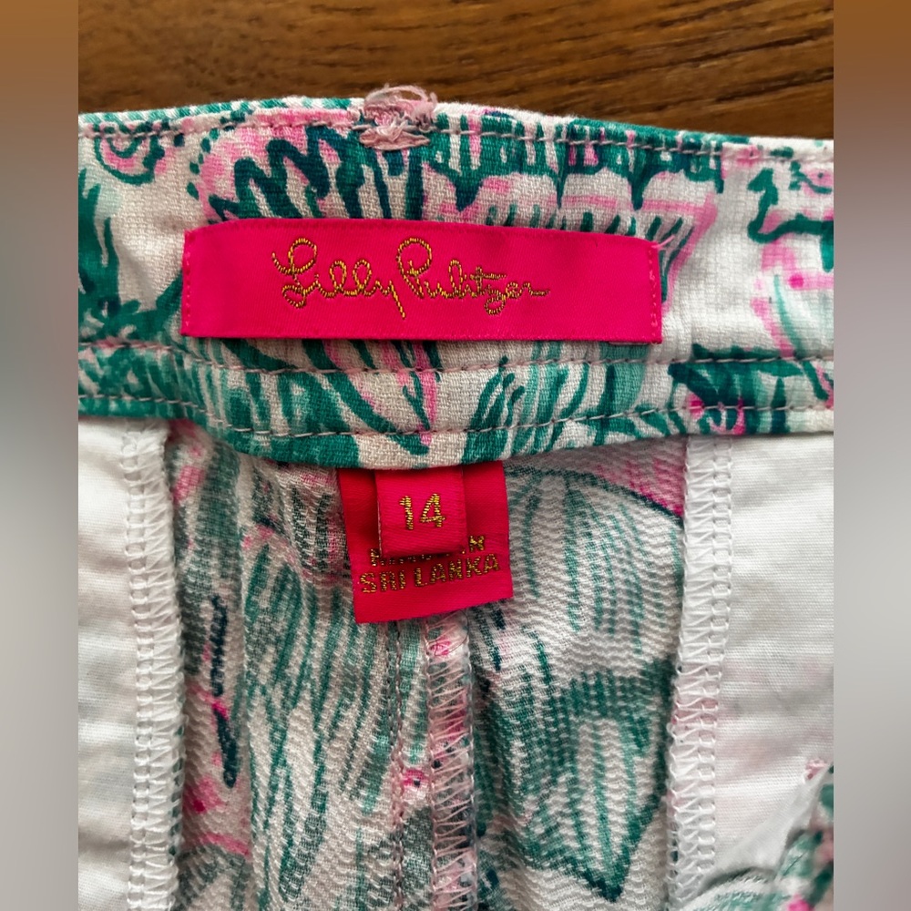 LILLY PULITZER 5" BUTTERCUP STRETCH SHORT Scallop COLORFUL CAMELFLAGE - Picture 3 of 7